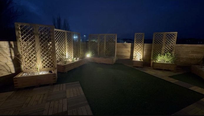 Gazon synthétique éclairé la nuit par LED — Moreau Paysage Anjou