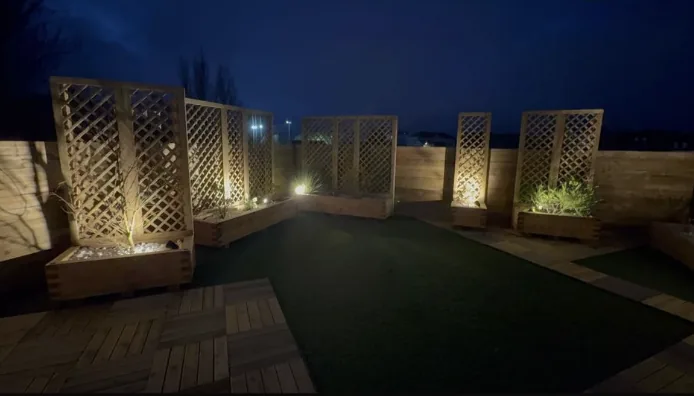 Gazon synthétique éclairé la nuit par LED, Moreau Paysage Anjou